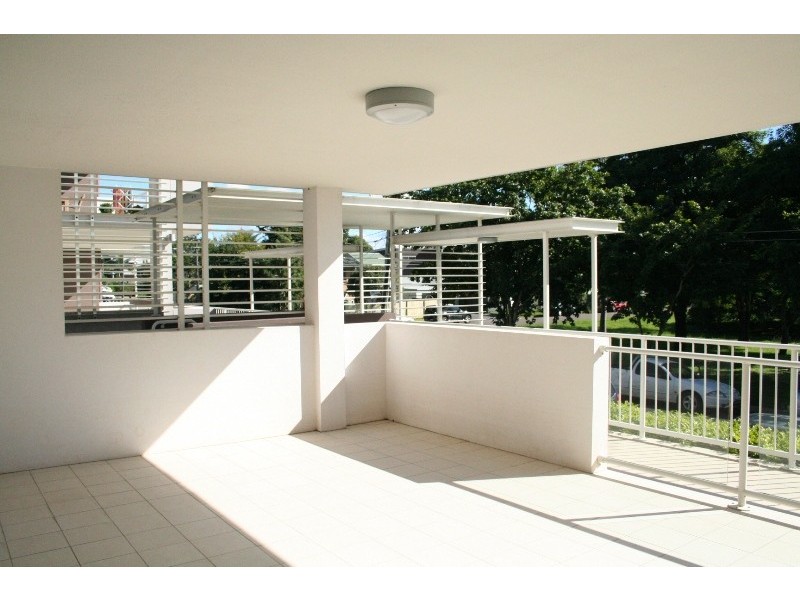 1/327 Verney Road East, Graceville QLD 4075