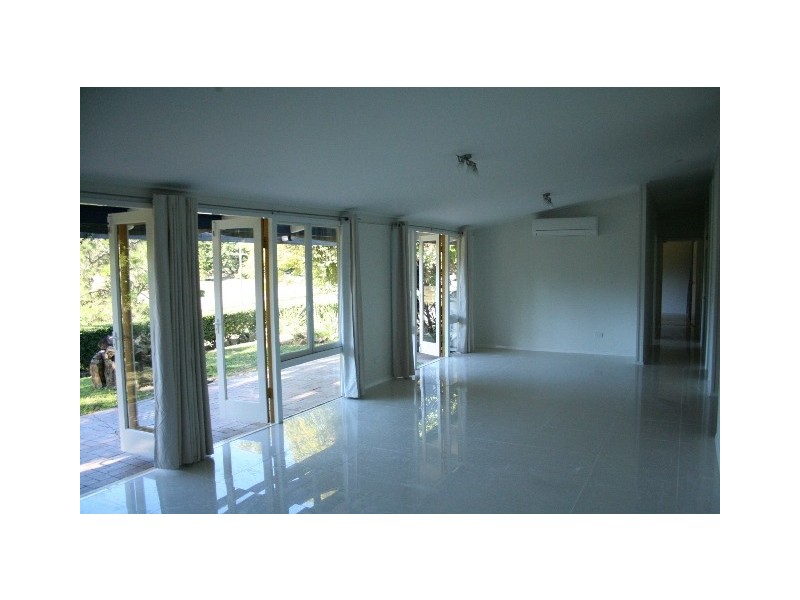 4 Eddystone Rd, Corinda QLD 4075