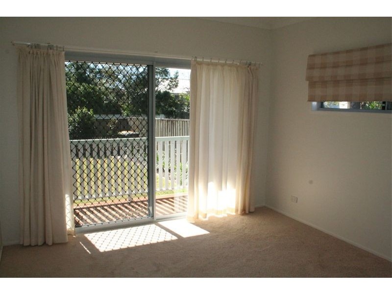 143 Long Street East, Graceville QLD 4075