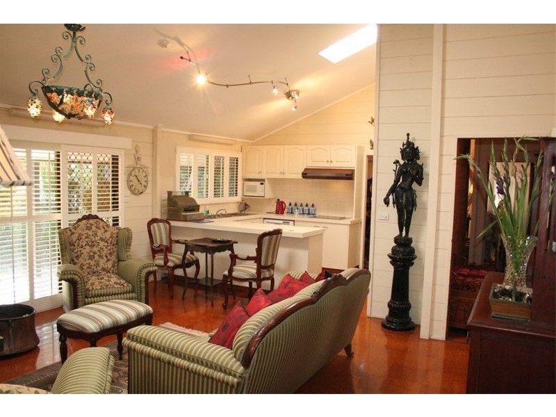 10 Bejimba Street, Kenmore QLD 4069