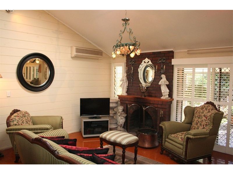 10 Bejimba Street, Kenmore QLD 4069