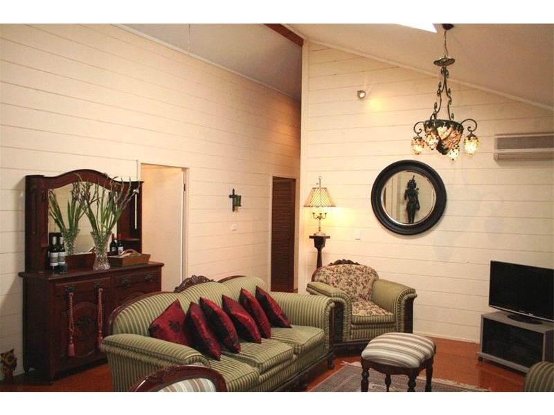 10 Bejimba Street, Kenmore QLD 4069