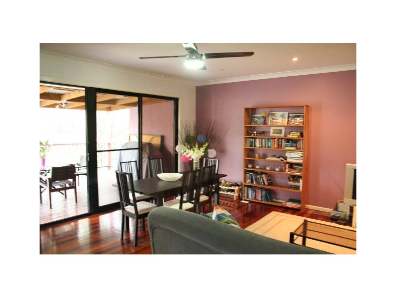 42 Blackheath Rd, Oxley QLD 4075
