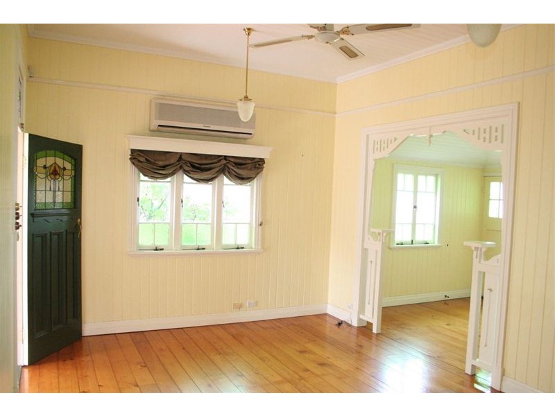 9 Douglas Street, Sherwood QLD 4075