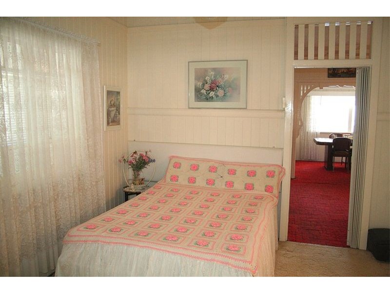 24 Park Tce, Sherwood QLD 4075