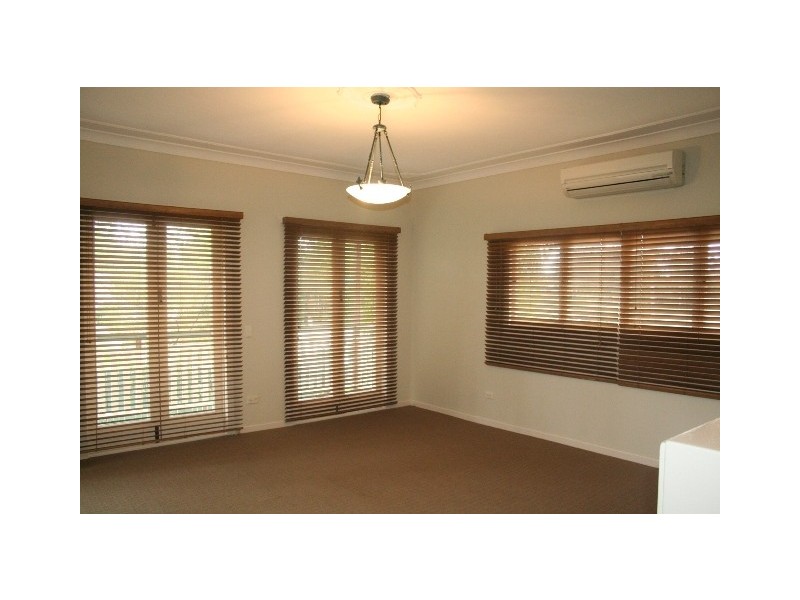 56 William Terrace, Oxley QLD 4075