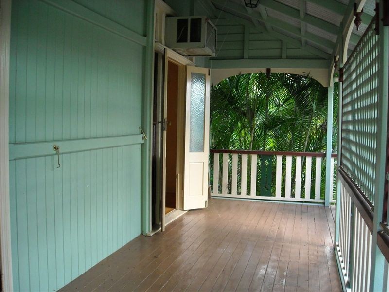 23 Strong Ave, Graceville QLD 4075