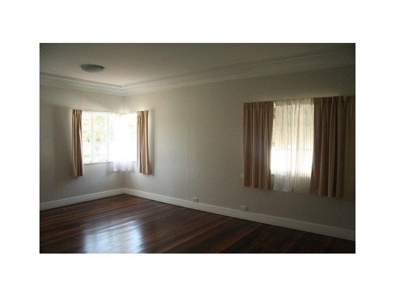 9 Waratah Ave, Graceville QLD 4075