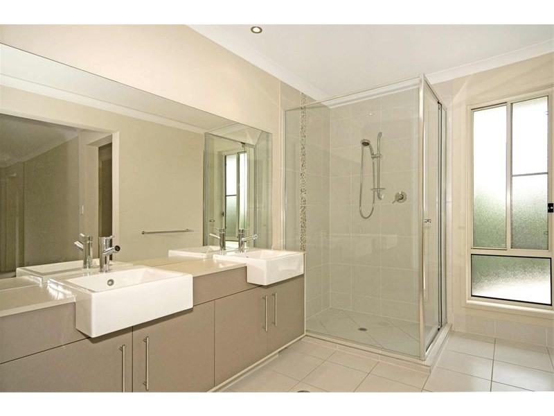 18 Crawford Road, Chelmer QLD 4068