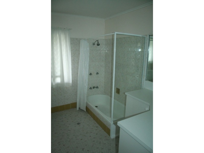 17 Lawson Street, Oxley QLD 4075