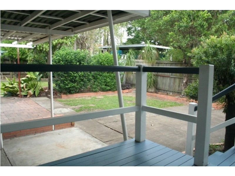 17 Lawson Street, Oxley QLD 4075