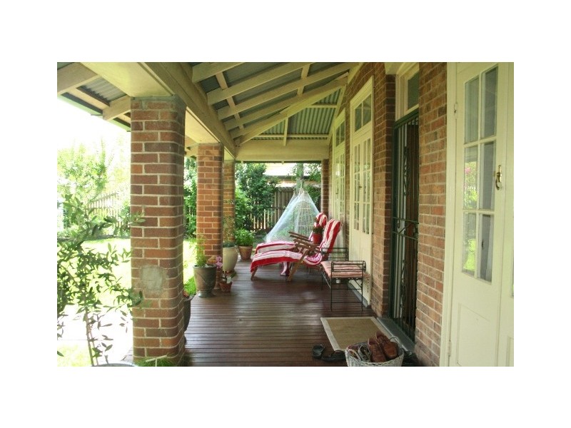 27 Strong Avenue, Graceville QLD 4075