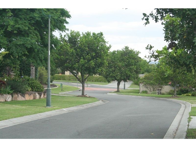 18 Spyglass Place, Oxley QLD 4075