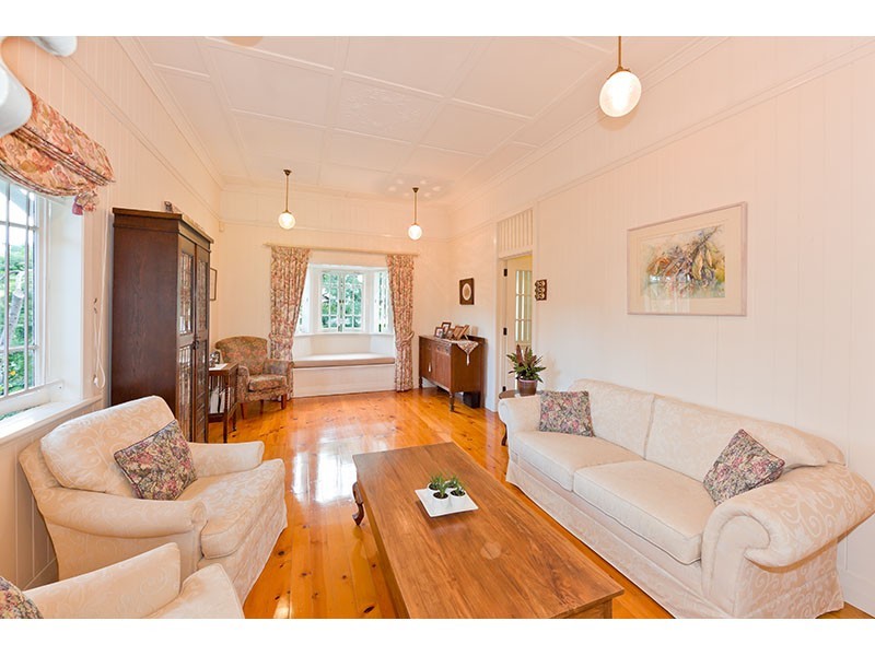 53 Bank Road, Graceville QLD 4075