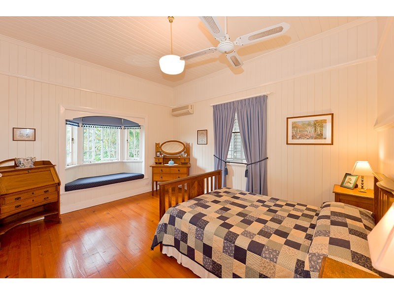 53 Bank Road, Graceville QLD 4075