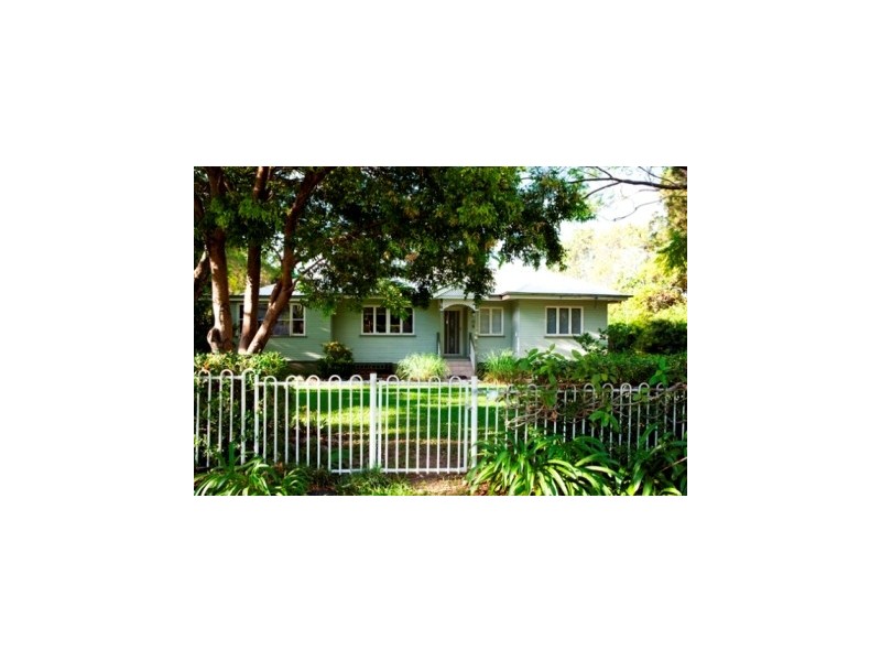 32 Central Avenue, Sherwood QLD 4075