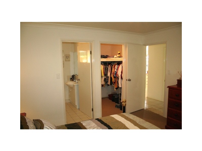 10 Harris Place, Seventeen Mile Rocks QLD 4073