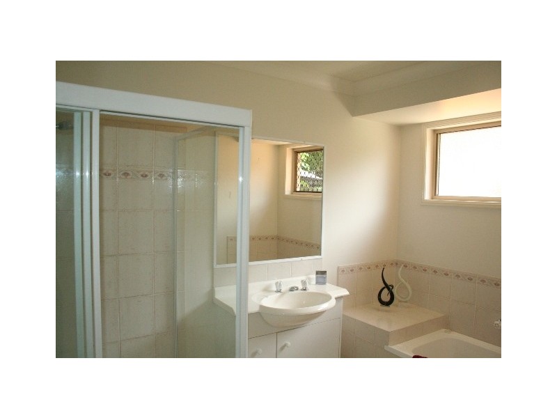 10 Harris Place, Seventeen Mile Rocks QLD 4073