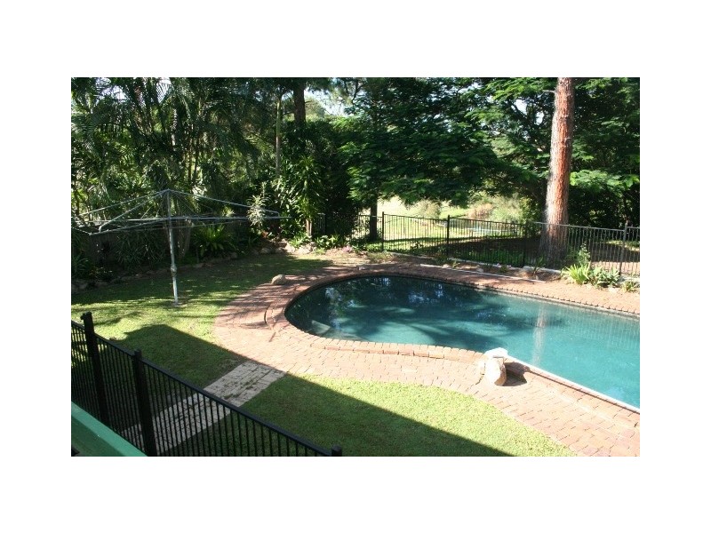 8 Eddystone Road, Corinda QLD 4075