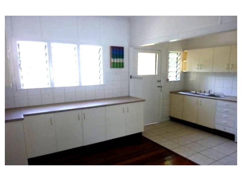 35 Logan Avenue, Oxley QLD 4075