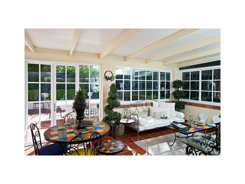 9 Darvall Street, Taringa QLD 4068