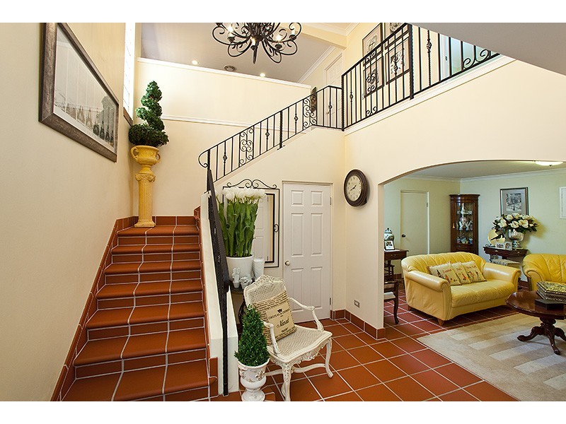 9 Darvall Street, Taringa QLD 4068