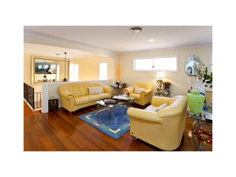 9 Darvall Street, Taringa QLD 4068