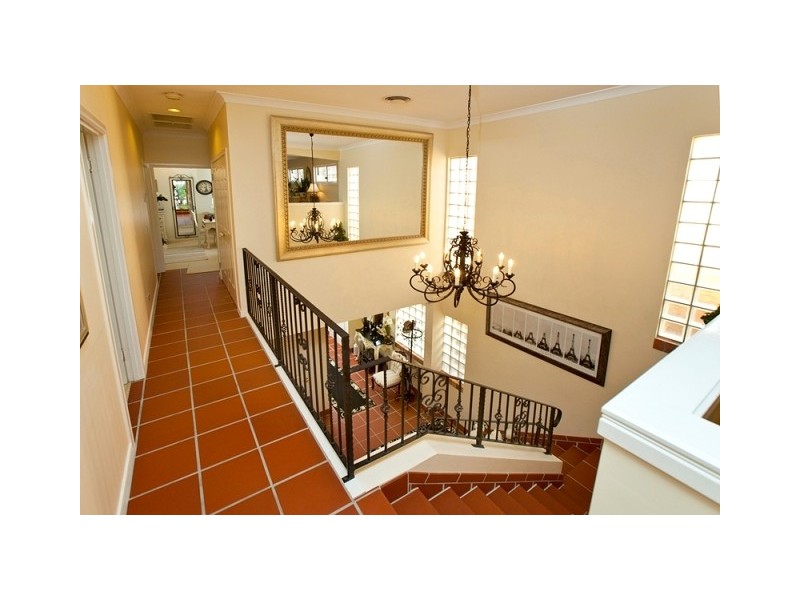 9 Darvall Street, Taringa QLD 4068