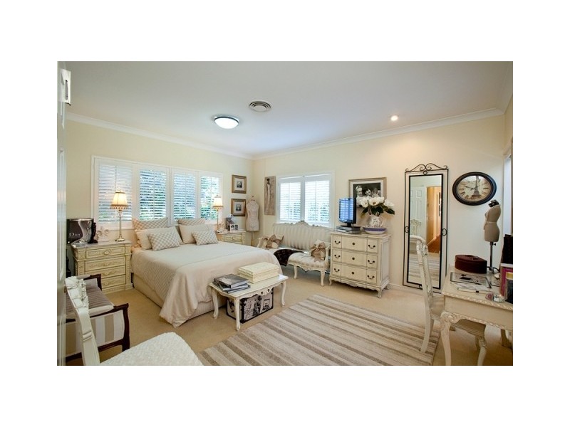 9 Darvall Street, Taringa QLD 4068