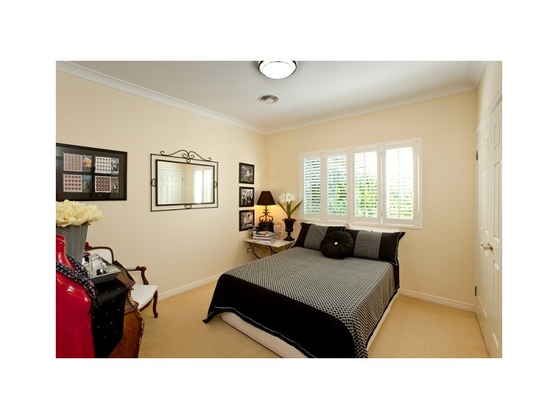 9 Darvall Street, Taringa QLD 4068