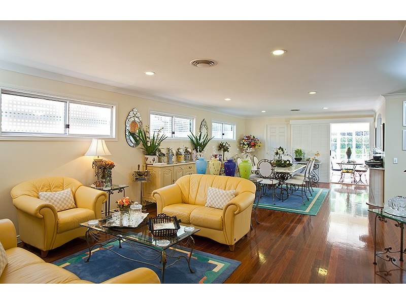 9 Darvall Street, Taringa QLD 4068