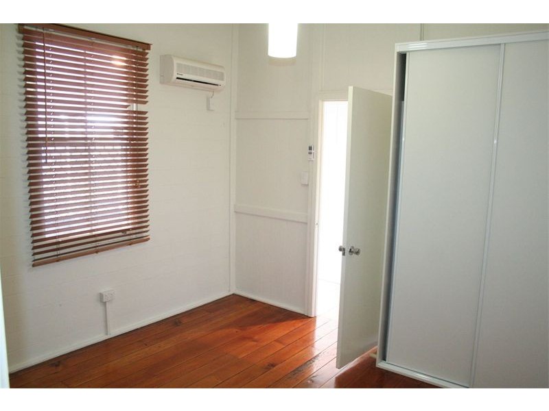 12 Cook Street, Oxley QLD 4075