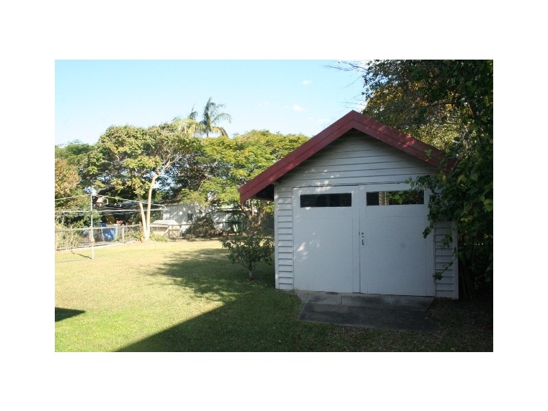 8 Wylie Street, Graceville QLD 4075