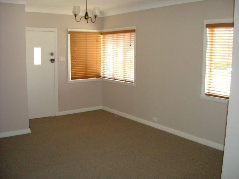 8 Wylie Street, Graceville QLD 4075