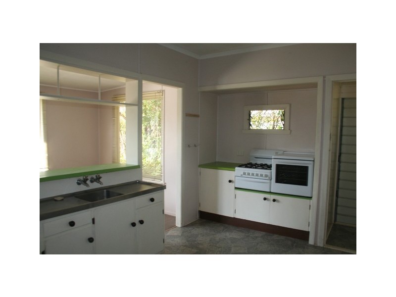 8 Wylie Street, Graceville QLD 4075