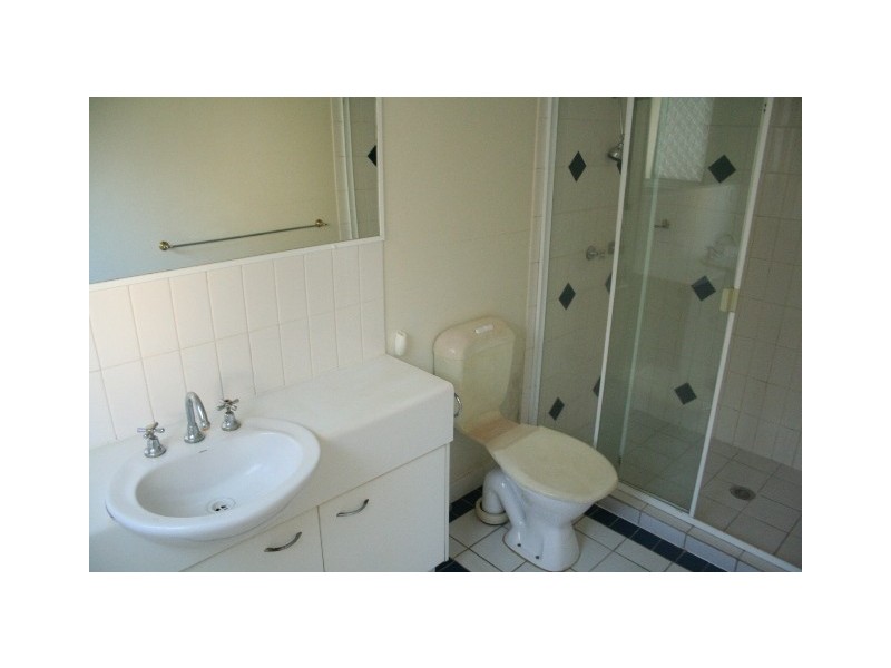 8/82 Russell Tce, Indooroopilly QLD 4068