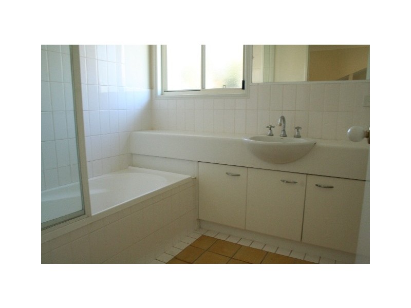 8/82 Russell Tce, Indooroopilly QLD 4068