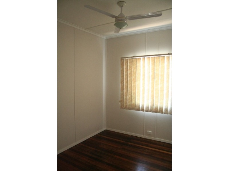 9 Waratah Ave, Graceville QLD 4075