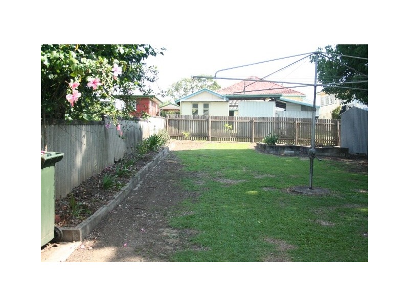 9 Waratah Ave, Graceville QLD 4075