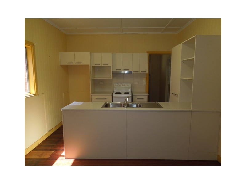 18 Blackheath Road, Oxley QLD 4075