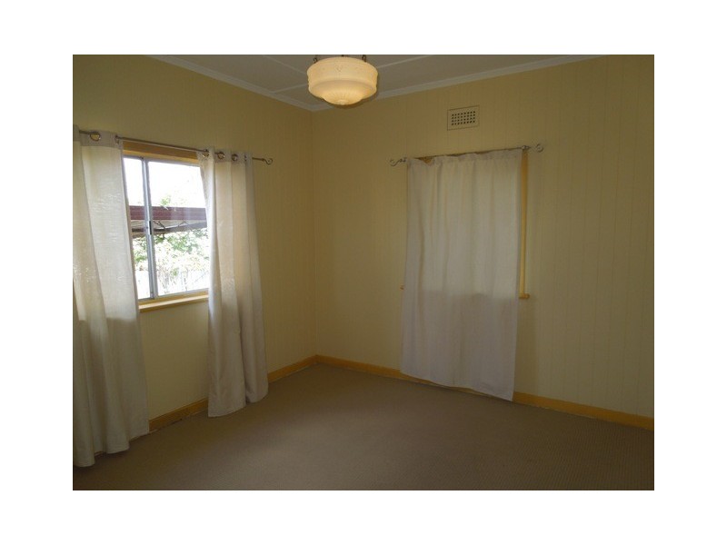 18 Blackheath Road, Oxley QLD 4075