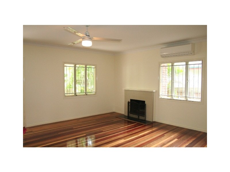 271 Long Street East, Graceville QLD 4075