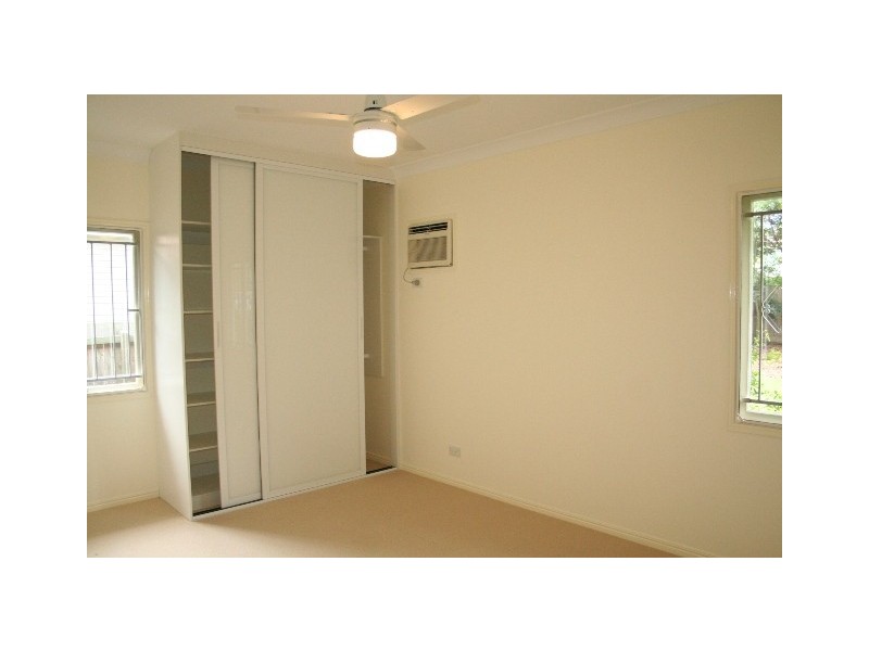 271 Long Street East, Graceville QLD 4075