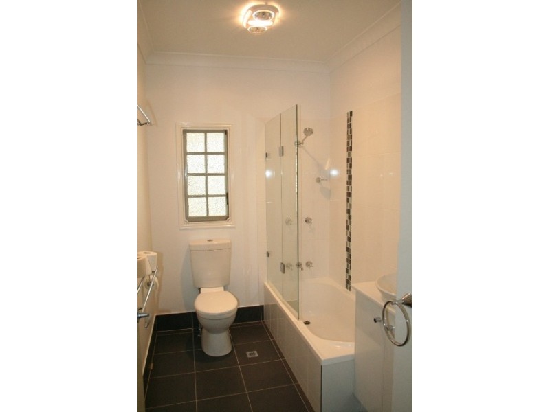 271 Long Street East, Graceville QLD 4075