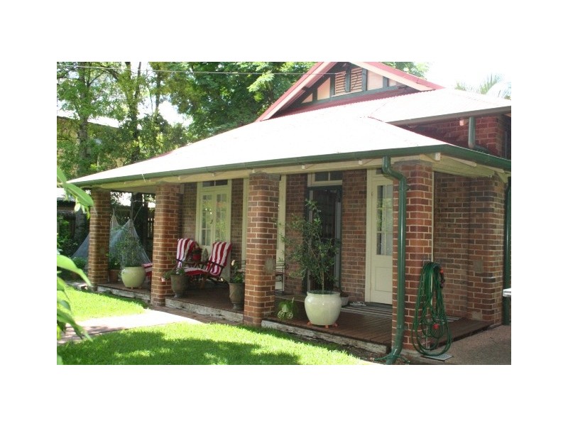 27 Strong Avenue, Graceville QLD 4075