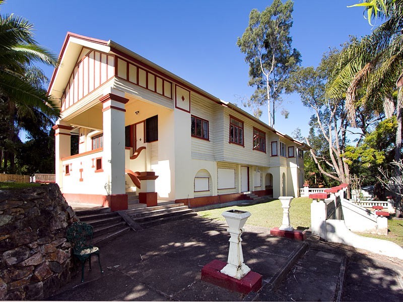 95 Bank Rd, Graceville QLD 4075