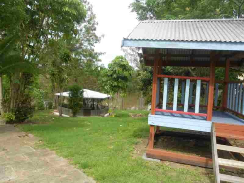 95 Bank Rd, Graceville QLD 4075