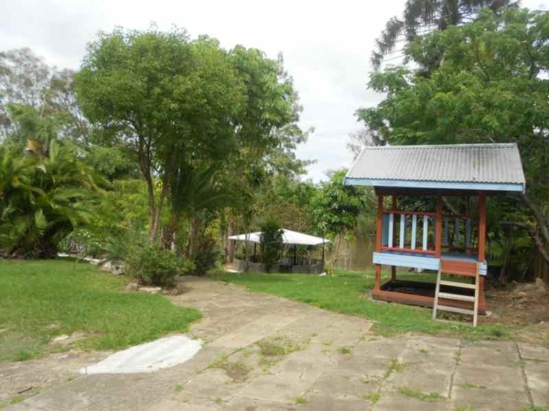 95 Bank Rd, Graceville QLD 4075