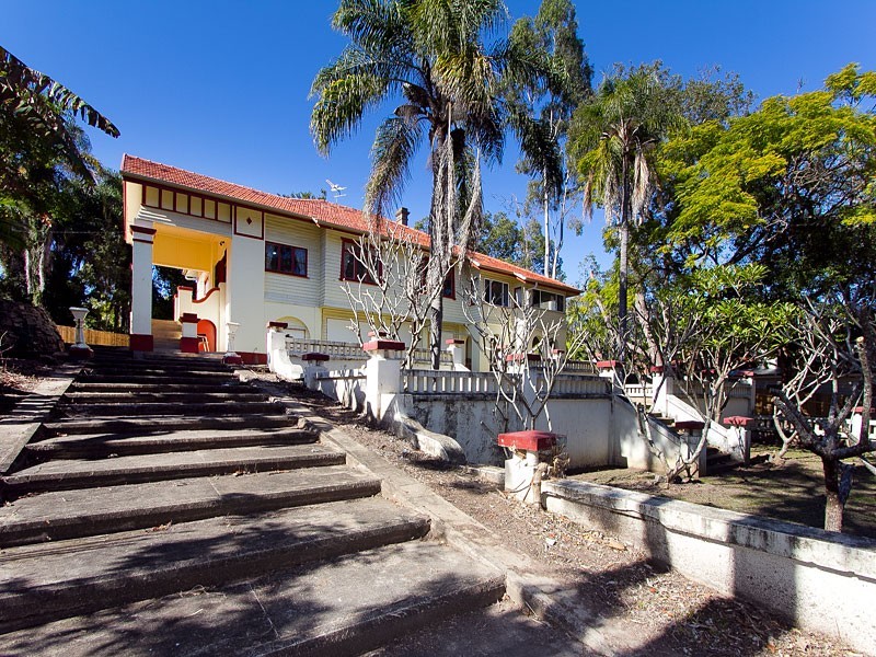 95 Bank Rd, Graceville QLD 4075