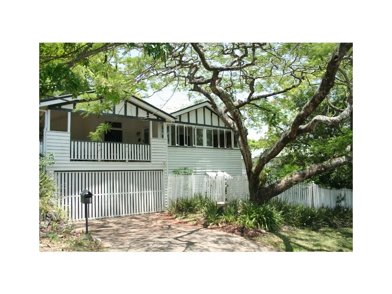 31 Dennis St, Indooroopilly QLD 4068